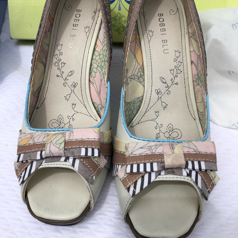 Bobbi Blu Flare Peep Toe Pump